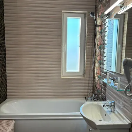 Celine Confort N. D. Cocea * Bucarest