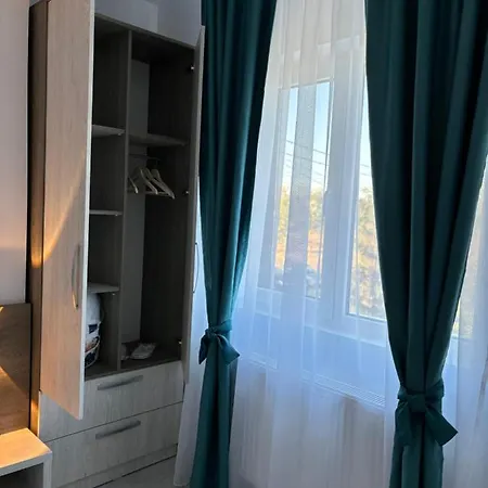 Celine Confort N. D. Cocea Appartement *