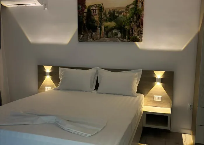 Celine Confort N. D. Cocea Apartment